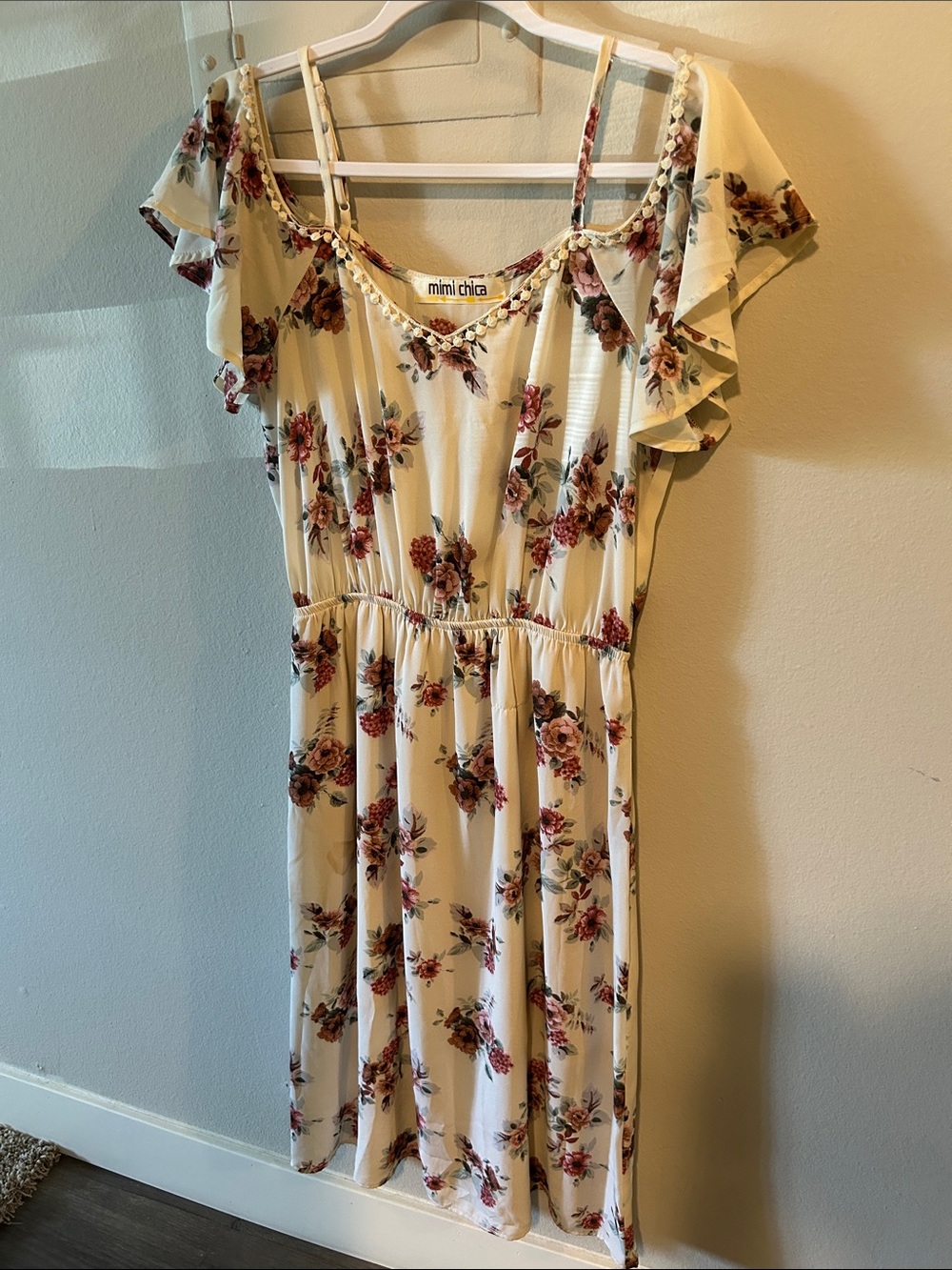 Mimi Chica Cream Floral peep-Shoulder Midi Dress with embroidered details